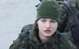 Yüzlerce yıl sonra tarih yazacak ama annesinin kirli çamaşırlarını temizlemek ona düştü