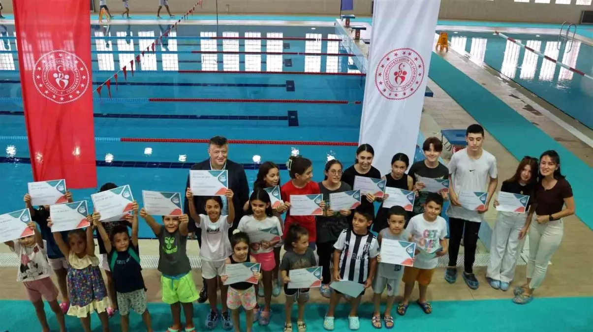 Aydın’da ‘Yüzme Bilmeyen Kalmasın’ Projesiyle 300 Minik Sporcu Sertifika Aldı