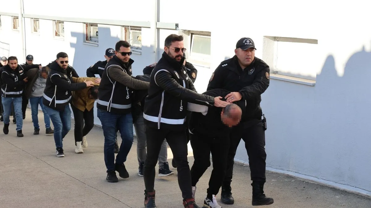 3 ilde sahte dolar operasyonu: Sahte dolarları ATM’lerden yatırıp TL olarak havale yaptılar