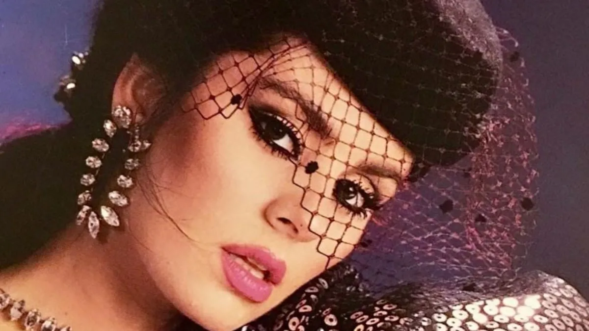 Yeşilçam güzeli Serpil Çakmaklı’nın altın varaklarla bezeli evine bakın! Serpil Çakmaklı’nın evi de kendi gibi gösterişli…