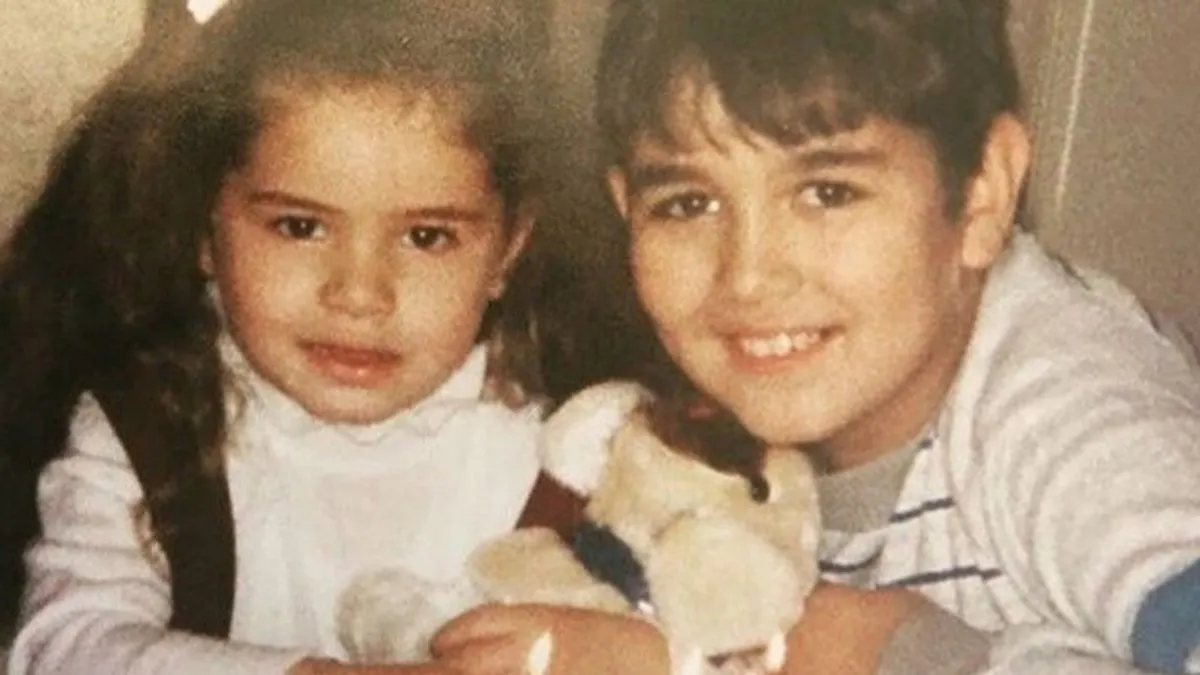 Bu tatlı kız bugün 41 yaşına girdi! Ünlü ismi tanıyabildiniz mi?