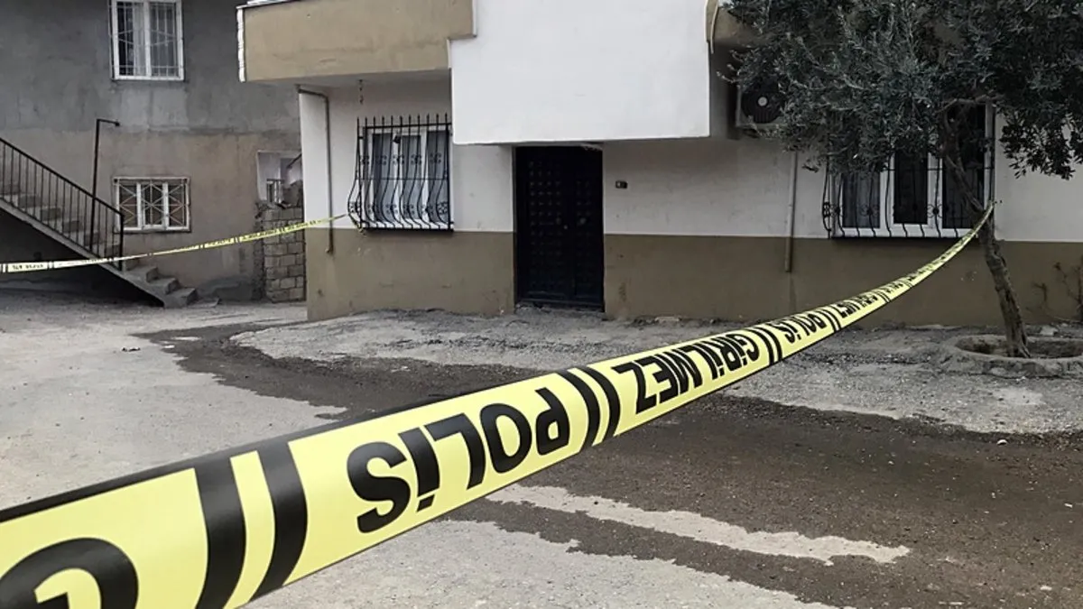 Canına kıymaya çalışan oğlunu engellemek isterken vuruldu: Ardından aynı silahı kendine çevirdi!