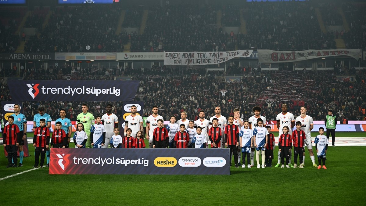 Galatasaray’da 4 futbolcu cezalı duruma düştü