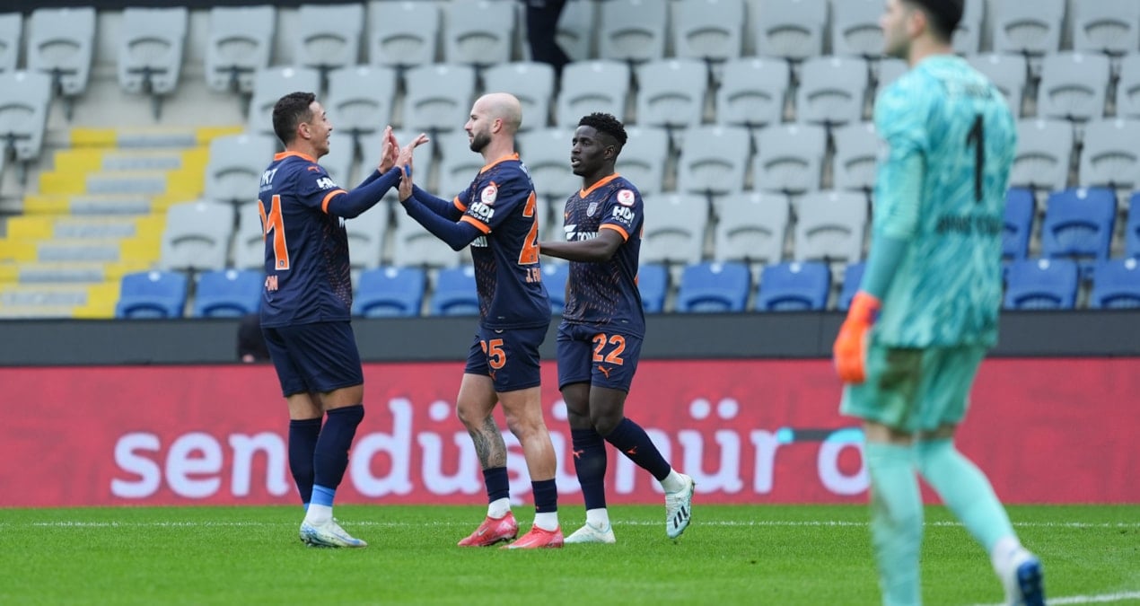 RAMS Başakşehir, Ahlatçı Çorum FK engelini rahat geçti