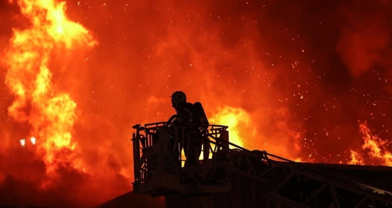 Samsun’da kauçuk fabrikasında çıkan yangın söndürüldü