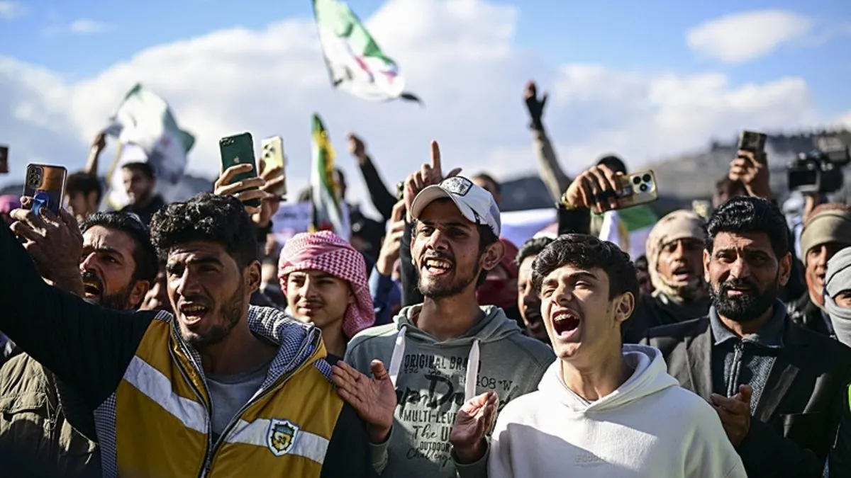 Suriye’de terör örgütleri PKK/YPG ve SDG protestosu! “PKK’nın ırkçılığı=Esad’ın ırkçılığı”