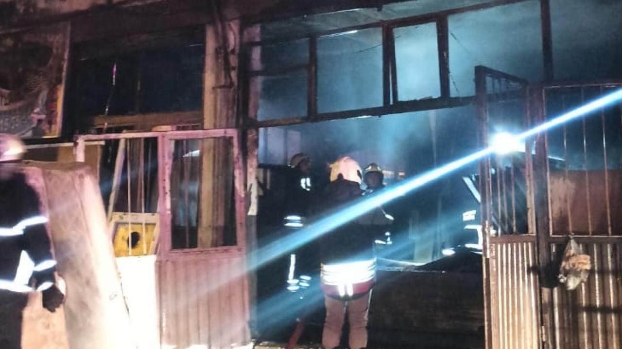 Samsun’da kereste ve mobilya imalathanesinde yangın çıktı