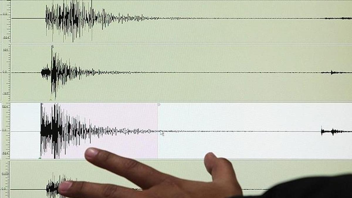 Endonezya, 6 büyüklüğünde deprem ile sarsıldı